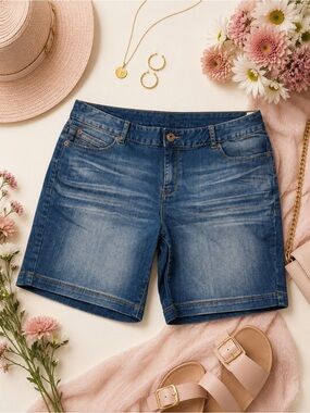 Maurices Denim Bermuda Shorts Size 15/16 Medium Wash Stretch Jean Shorts